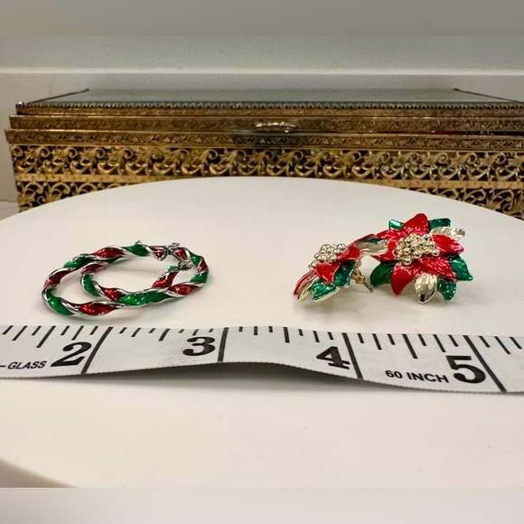 2 Prs Christmas Earrings - Red/Green/Gold/Silver Enamel Costume Jewelry - VGVC - Picture 15 of 17